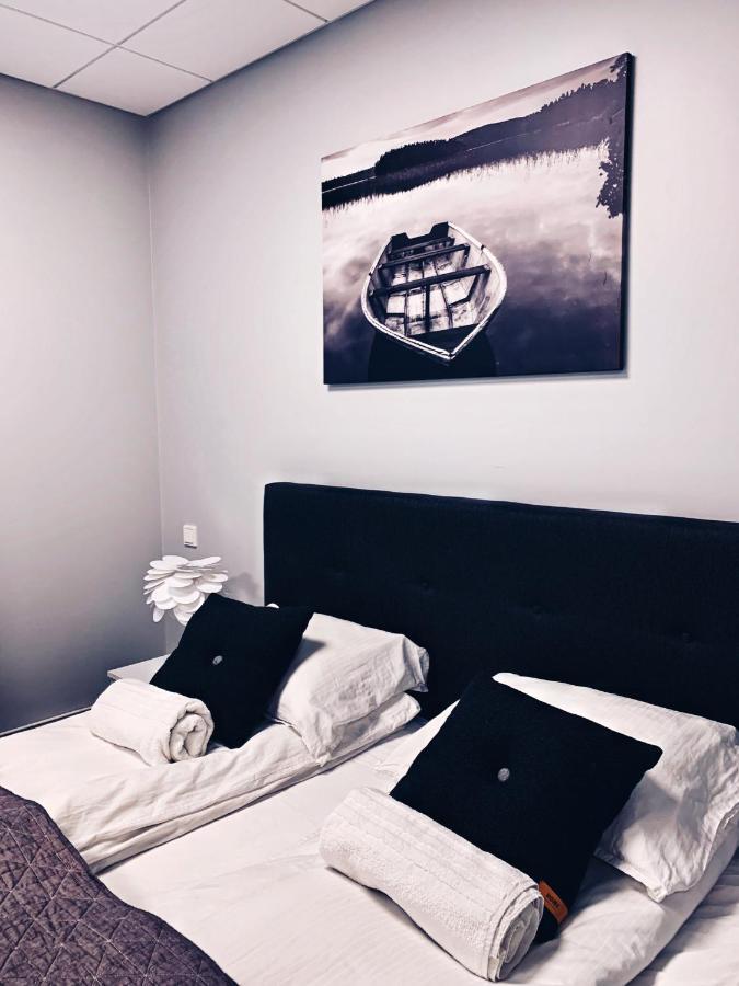 Hotel Tjarna Njarthvik Екстер'єр фото